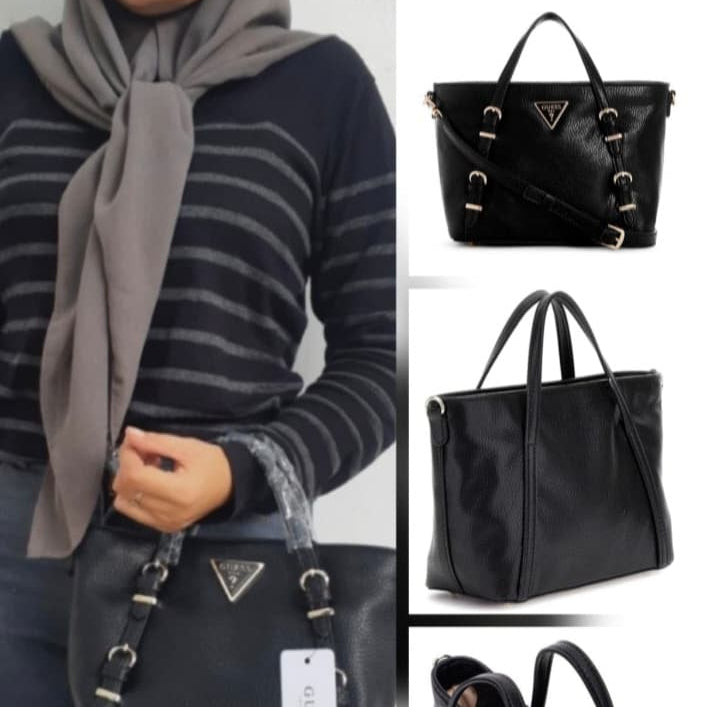 Bolso pequeño tipo satchel negro de la marca GUESS