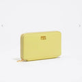 billetera horizontal mediana de piel en color amarillo ácido Bimba y Lola. 