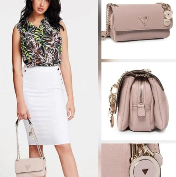 bolso Guess Narita (VG) modelo HWVG76 65180 en color rosa. 