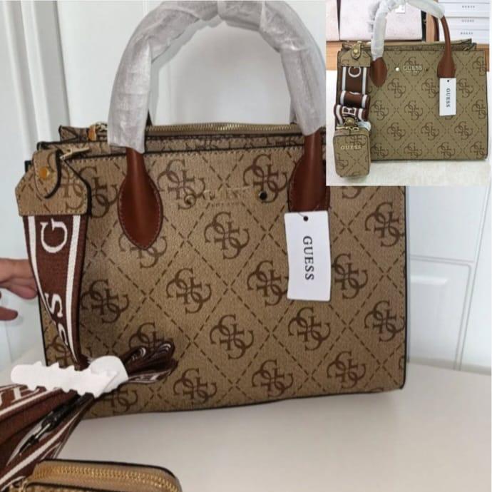 bolso Guess es un modelo Satchel versátil