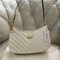 bolso de hombro pequeño acolchado con cremallera superior Guess modelo Jania en color blanco. 