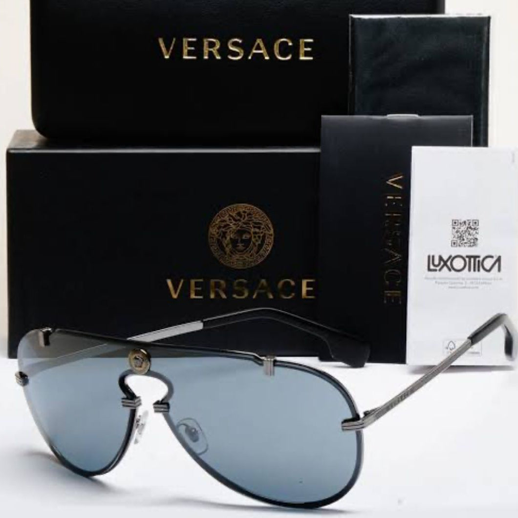 Lentes de sol de la marca Versace, modelo VE2243